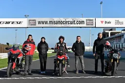 Enea Bastianini campione Moto2, la 'festa alternativa' nella sua Rimini