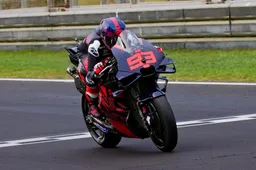 MotoGP Test Valencia, ore 13: Marc Marquez già sorride, cade Martin