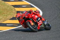 MotoGP Mugello: Marc Marquez 100^ pole da urlo, Bagnaia ad un soffio