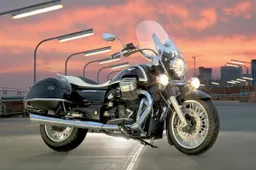 Moto Guzzi California 1400 Touring arriva nei concessionari