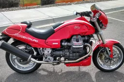 Moto Guzzi V10 Centauro: un manifesto di libertà meccanica