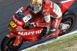 Moto2: duello per il 2° posto tra Simon e Iannone a Valencia