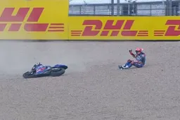 Moto2 Sachsenring, Prove 1: la Waterfall beffa Canet, Tatay e Kasmayudin