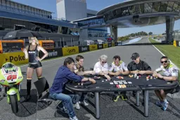 MotoGP: i piloti giocano a Poker in griglia di partenza a Jerez