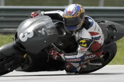 MotoGP: iniziati i test a Sepang, i piloti ancora fermi ai box