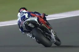 MotoGP Losail Prove Libere 1: Lorenzo, Crutchlow e Rossi in 71 millesimi!