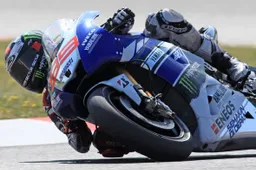 MotoGP: conclusi i Test Barcellona, Lorenzo per 0"051 su Hayden, a terra Rossi