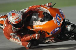 MotoGP Test Losail: Stoner chiude in testa, battuto Rossi