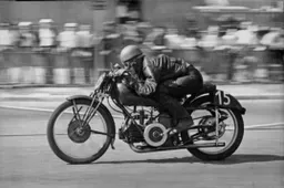 MotoGP, la storia: Moto Guzzi, pochi anni ricchi di titoli mondiali