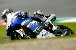 MotoGP Mugello Prove 2: Lorenzo precede Rossi per 0"034, pauroso volo di Marquez