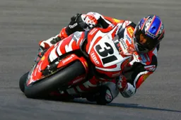 IDM Superbike Nurburgring Gara 2: doppietta di Muggeridge, fuga in classifica