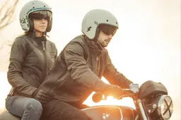 Mustang Light la giacca vintage si alleggerisce, anche nel prezzo