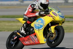 Neil Hodgson punta alla vittoria, ma è critico con i regolamenti