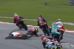 Stefano Nepa, incidente da brividi in Moto3 a Sepang: ecco come sta