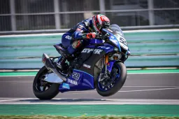 Niccolò Canepa da record con la Yamaha R1 special per tutti "Eccezionale"