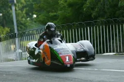 Tourist Trophy: evento raccolta fondi per Nick Crowe e Mark Cox