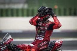 Superbike, Bulega scherza: "Ho fatto lo stupido errore di vincere al debutto"