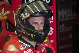 Superbike, Bulega impressiona: "Non guardo lo stile di Bautista"