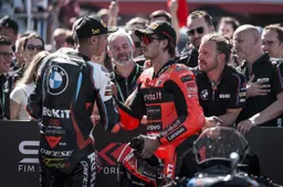 Superbike, Bulega rincorre Toprak: "Non cambio approccio"