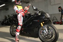 Superbike: Noriyuki Haga con una Ducati 1198s a Suzuka