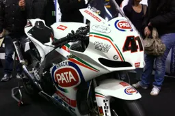 Superbike: presentato il Pata Racing Team con Haga e Aprilia