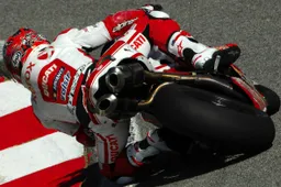 Superbike Kyalami Gara 2: doppietta di Haga, sfortuna Spies