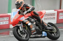 North West 200 SuperTwins Gara: trionfa Ryan Farquhar, Jeremy McWilliams è 2°
