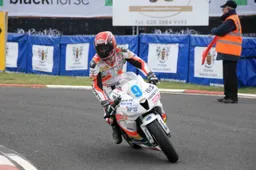 North West 200: Ian Hutchinson al ritorno in gara dopo l'infortunio