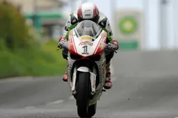 North West 200: diluvio ed una bandiera rossa al via della Superbike