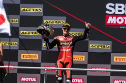Chaz Davies sul podio di Portimao: "Mi scuso con Alvaro Bautista"