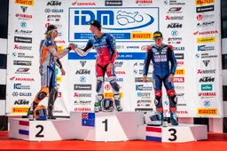 Oliver Bayliss comincia a vincere: pole e trionfo nella Supersport IDM