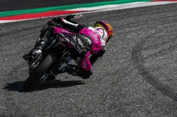Moto3 Catalunya, Prove 2: il guizzo di Ortola, Bertelle top Italia