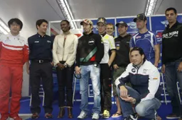 Superbike: primo giorno a Valencia tra paddock show e paella