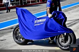 MotoGP, una misteriosa Yamaha blu nel box di Quartararo a Misano