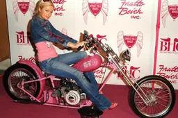 MotoGP: Paris Hilton sponsor di un proprio team in 125!