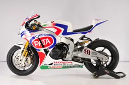 Superbike: svelati i colori 2014 del team Pata Honda