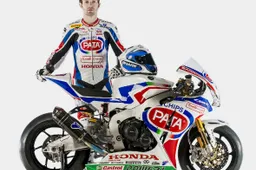 Superbike: Pata Honda svela i colori 2015 al Motor Bike Expo