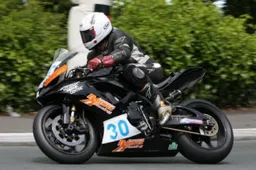 Tourist Trophy: tragedia nella gara della Supersport, morti due piloti