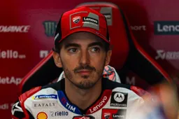 MotoGP, Tardozzi avverte Bagnaia: "Non puoi essere sempre gentiluomo"