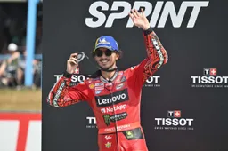 MotoGP Assen, Bagnaia sconfitto da Bezzecchi: "Ha fatto paura"