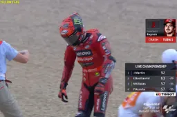 MotoGP, Bagnaia furioso con Binder: "Vena chiusa dopo il sorpasso di Marquez"