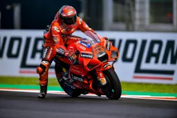 MotoGP Misano-2: Pole Bagnaia e prima fila Ducati, Quartararo 15°!