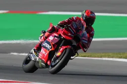 MotoGP Portimao: Pecco Bagnaia non si batte, podio tutto "italiano"