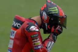 MotoGP, Bagnaia fregato da una buca: "Mondiale quasi impossibile"