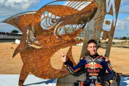 Omaggio a Pedro Acosta, ecco la "Curva dello squalo" a Cartagena