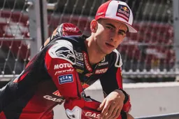 Rossi o Marquez? Acosta sceglie Valentino: "È il padre della MotoGP"