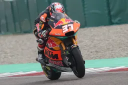 Moto2 India: Pedro Acosta non sbaglia, vittoria nel caos