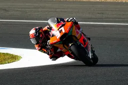 Moto2 Jerez, Prove 2: raffica di cadute, scivola anche Acosta