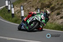 TT 2022: straordinario Peter Hickman fa suo il Senior TT