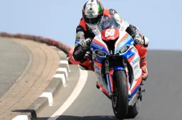North West 200: primo hurrà per Hickman, show nella Supersport